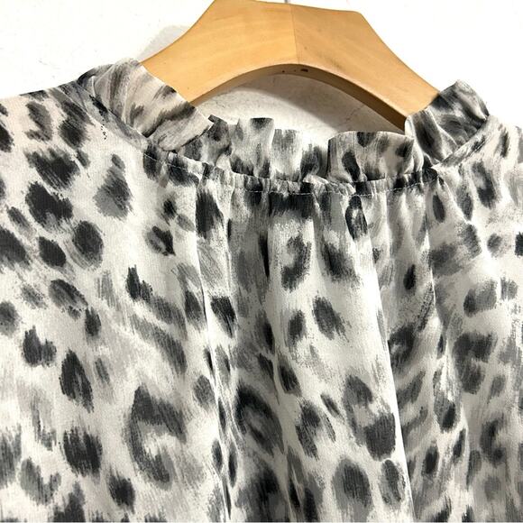 Ann Taylor snow leopard ruffled sleeve mock neck top white black casual size XL - Picture 8 of 16